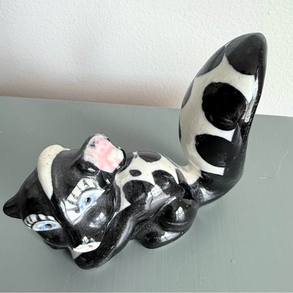 Vintage Skunk salt or pepper shaker from Japan